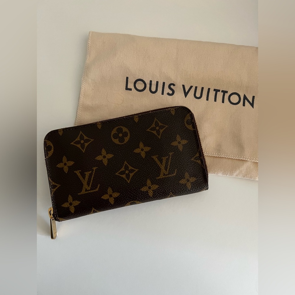 Louis Vuitton Zippy Compact Wallet in Monogram